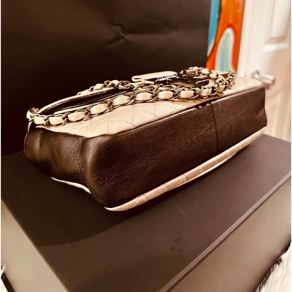 💃🏻♥️🥰Authentic Classic CHANEL Double Flap Rare Bicolor Medium Lambskin Bag - Picture 8 of 16